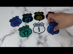 I vestiti uniformi su ordinazione delle toppe rattoppa il ferro di progettazione sulle toppe del ricamo