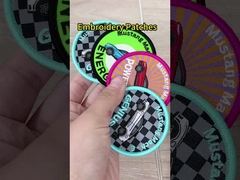 La lettera ricamata stile su ordinazione del campione rattoppa il ferro del confine del ricamo sull'appoggio delle toppe tessute