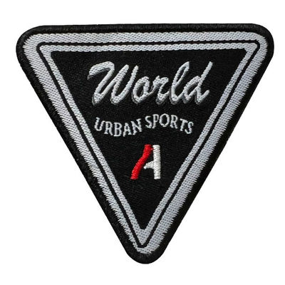 Progetti il ricamo per il cliente del triangolo rattoppa gli sport urbani Logo Iron On Woven Patches