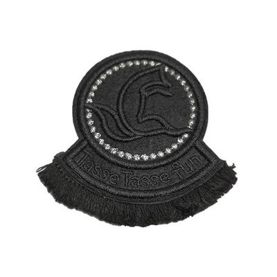 Le toppe ricamate su ordinazione materiali ritenute cucono su protezione con le nappe