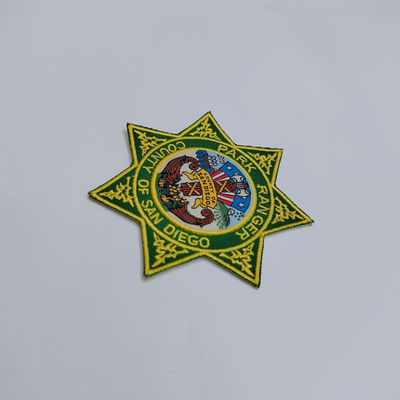Il laser ha tagliato il ferro su ordinazione di Logo Embroidery Patches Heptatus Shape su stile