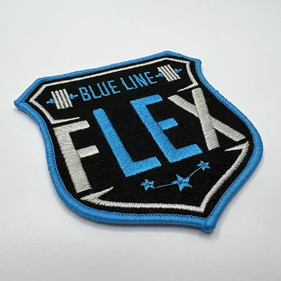 La saia di Logo Iron On Embroidered Patches ha ritenuto che confine/laser di Merrow del tessuto tagliasse il confine