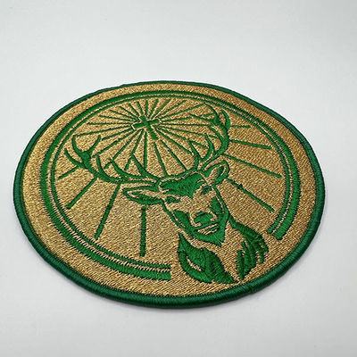 Toppe autoadesive su ordinazione del ricamo dell'abbigliamento di Logo Iron On Embroidered Patch