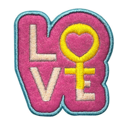 Ferro su ordinazione dell'OEM sulla toppa rosa della lettera «di AMORE» del confine di Merrow della toppa del ricamo