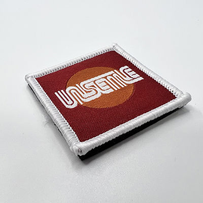 Logo Patch Stitched Name Patches tessuto marca commerciale su ordinazione con il confine di Merrow