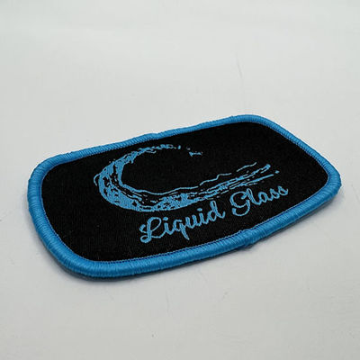 Marca commerciale su ordinazione Logo Patches Iron On Patches con il confine blu di Merrowed