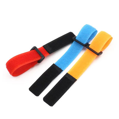 Cinghia di nylon regolabile del Velcro della fascetta ferma-cavo delle cinghie del ciclo e del gancio con il gancio del fermaglio